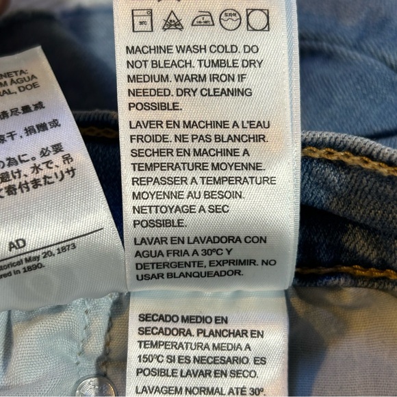 Levi's Hypersoft High-Rise Denim Jeans Cutoff Shorts Size 14/W32 NWT - Picture 10 of 11